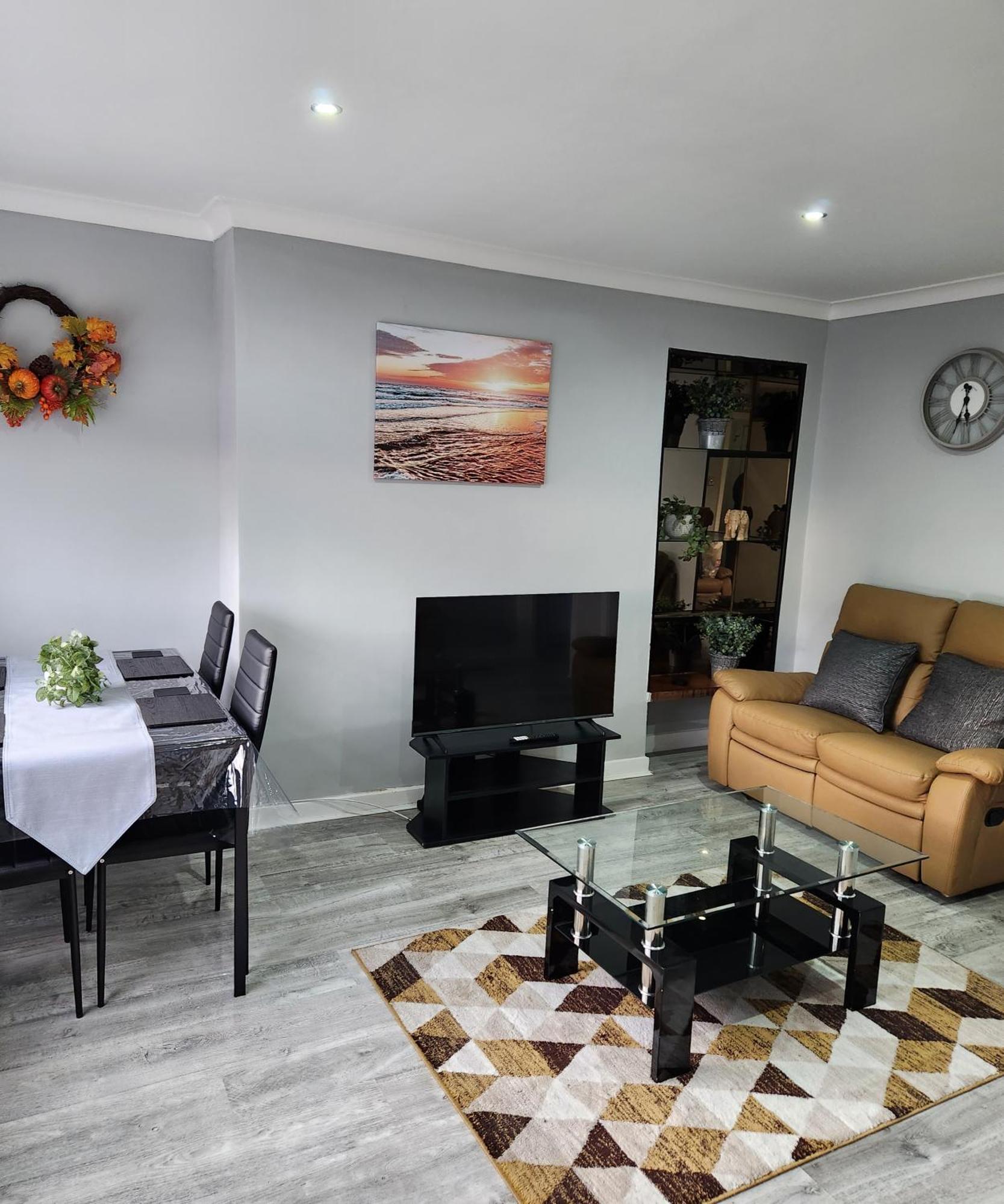 Fm Homes & Apartments 3 Bedroom มาเทอร์เวลล์ ภายนอก รูปภาพ